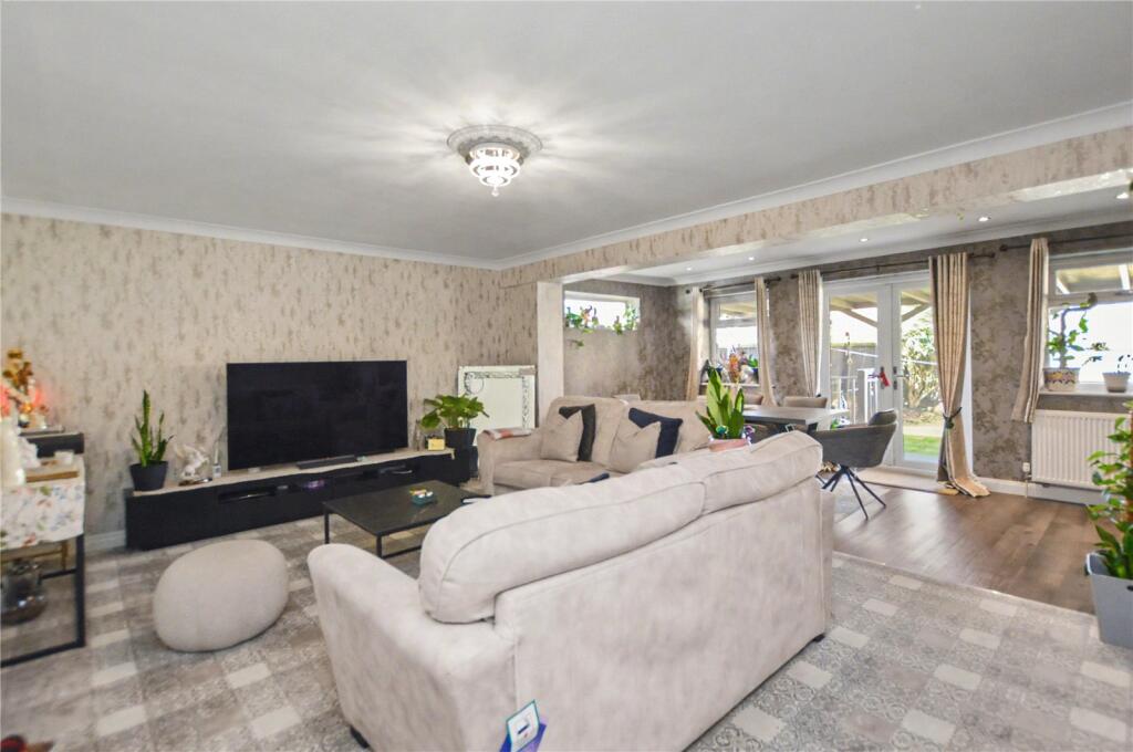 House in Wakefield, Lofthouse - View 2
