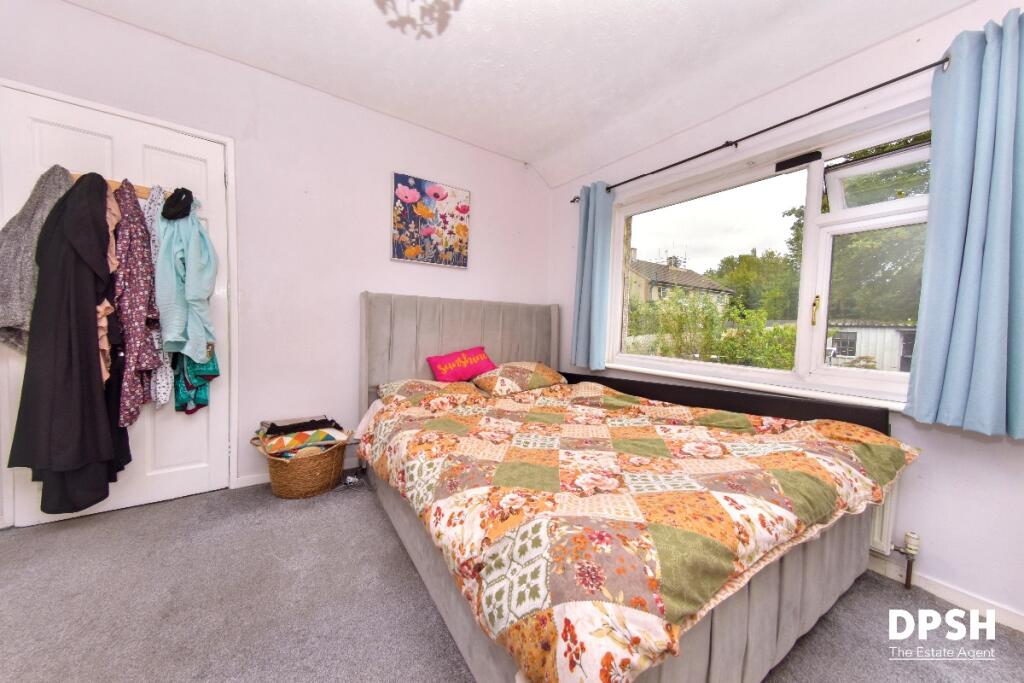House in Bradford, West Yorkshire - View 3
