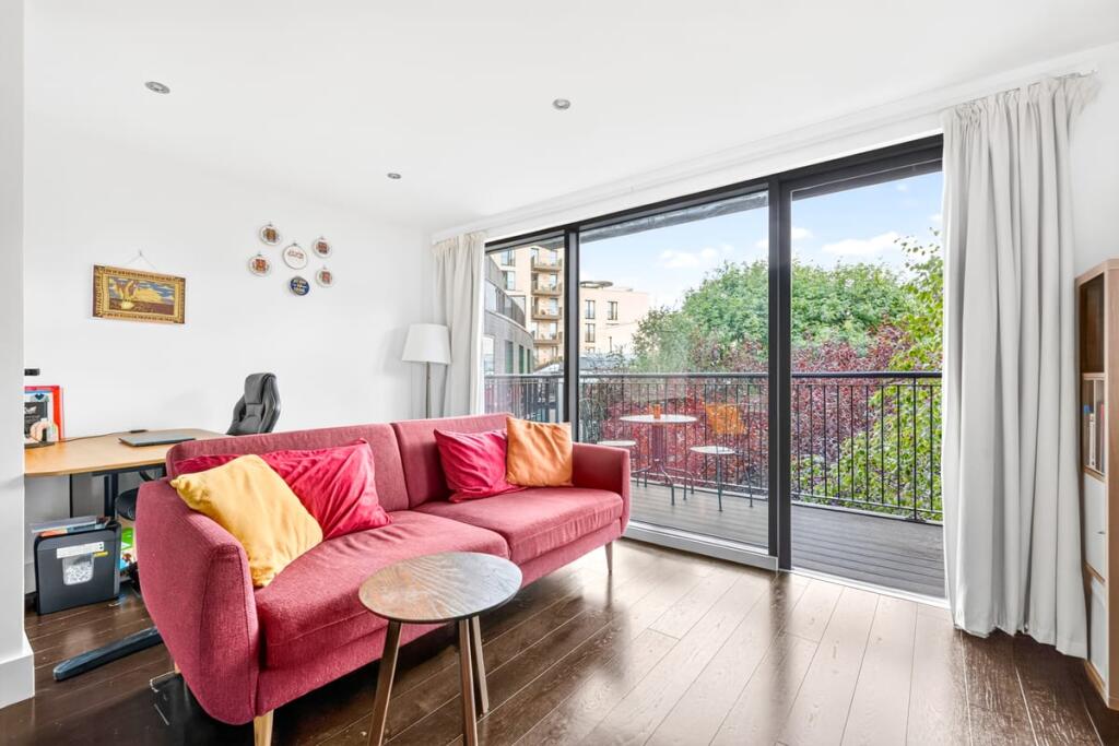 Apartment in London - More