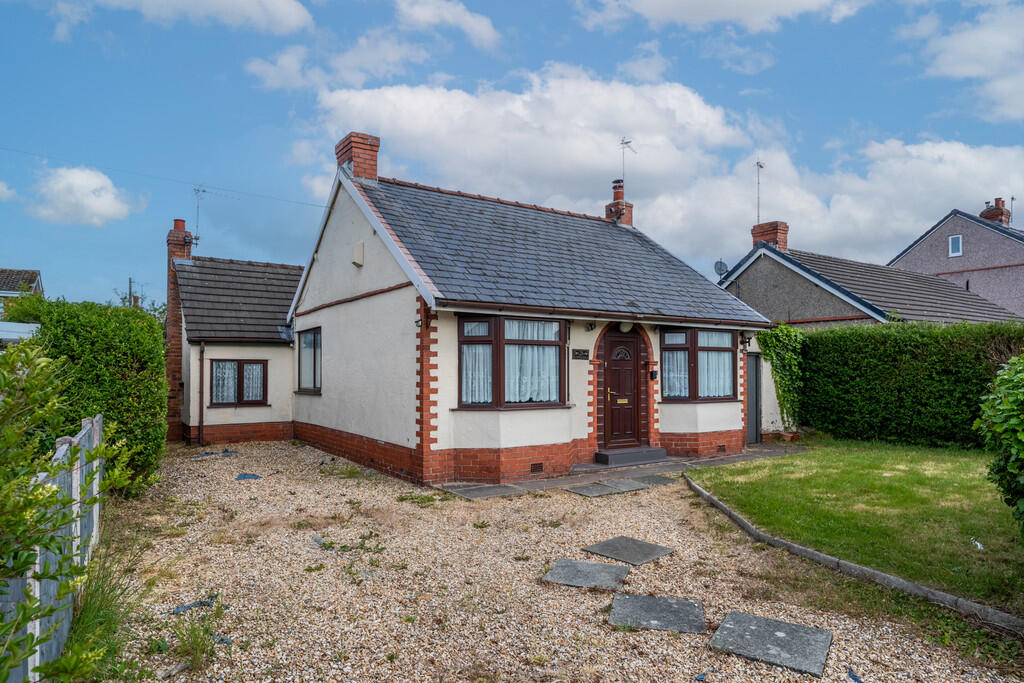 Main image of property: 28 Oakfield Road, Blacon, Chester