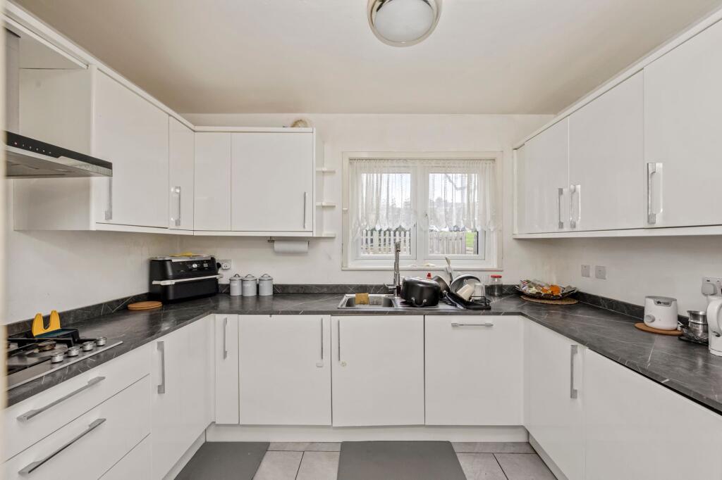 House in Crawley, Southgate - View 6