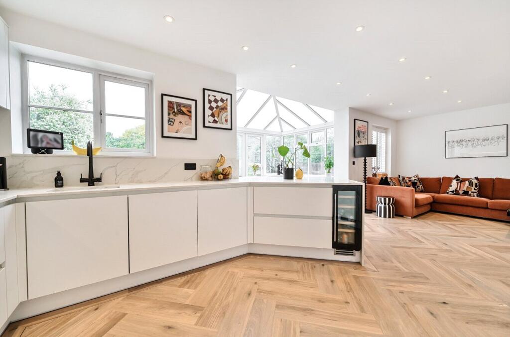 House in Hart, Darby Green, Yateley - View 5