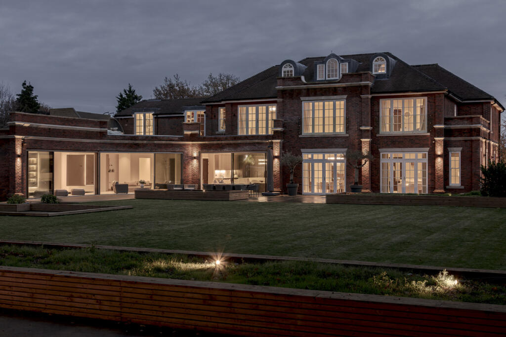 The Chase, Tadworth, KT20 photo 2