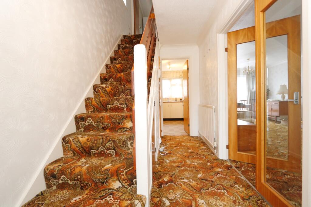 Wren Close, Benfleet, Essex photo 4