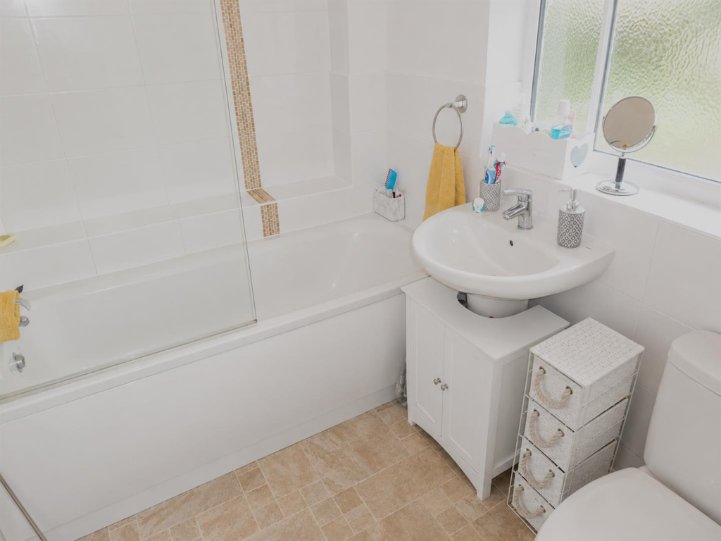 Kingsland Drive, Dorridge - View 5
