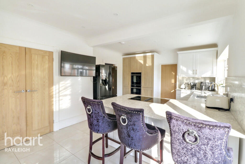 House in Southend-on-Sea - View 5