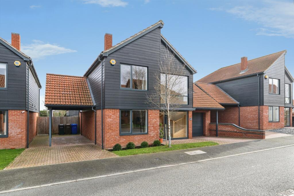 Main image of property: Queens Close, Beck Row, BURY ST. EDMUNDS