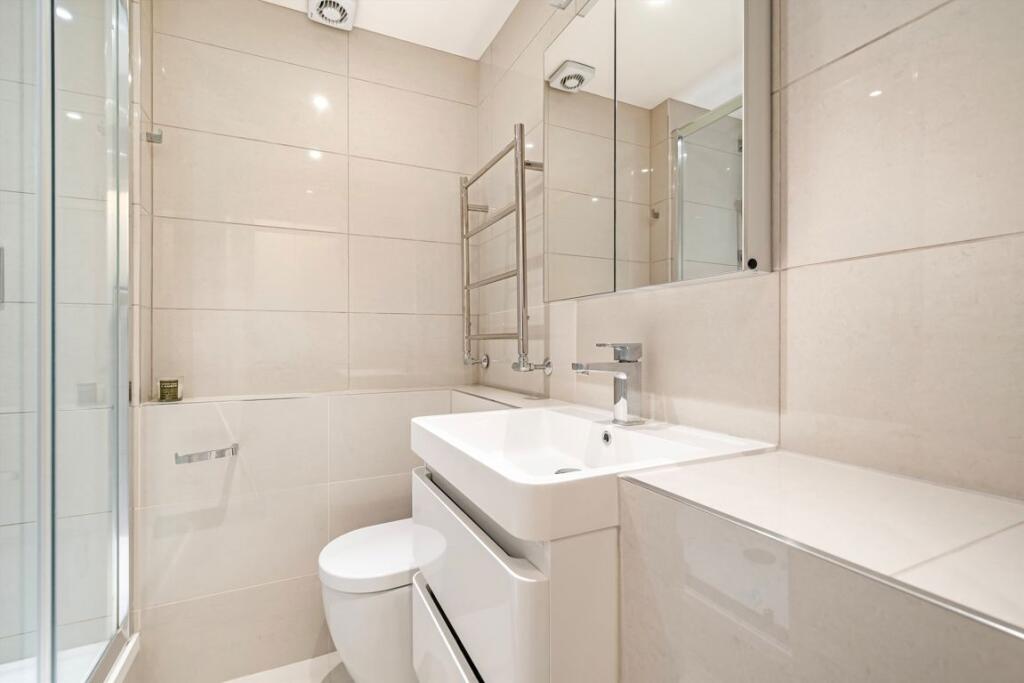 Apartment in London, Peabody Estate, Pimlico - View 4
