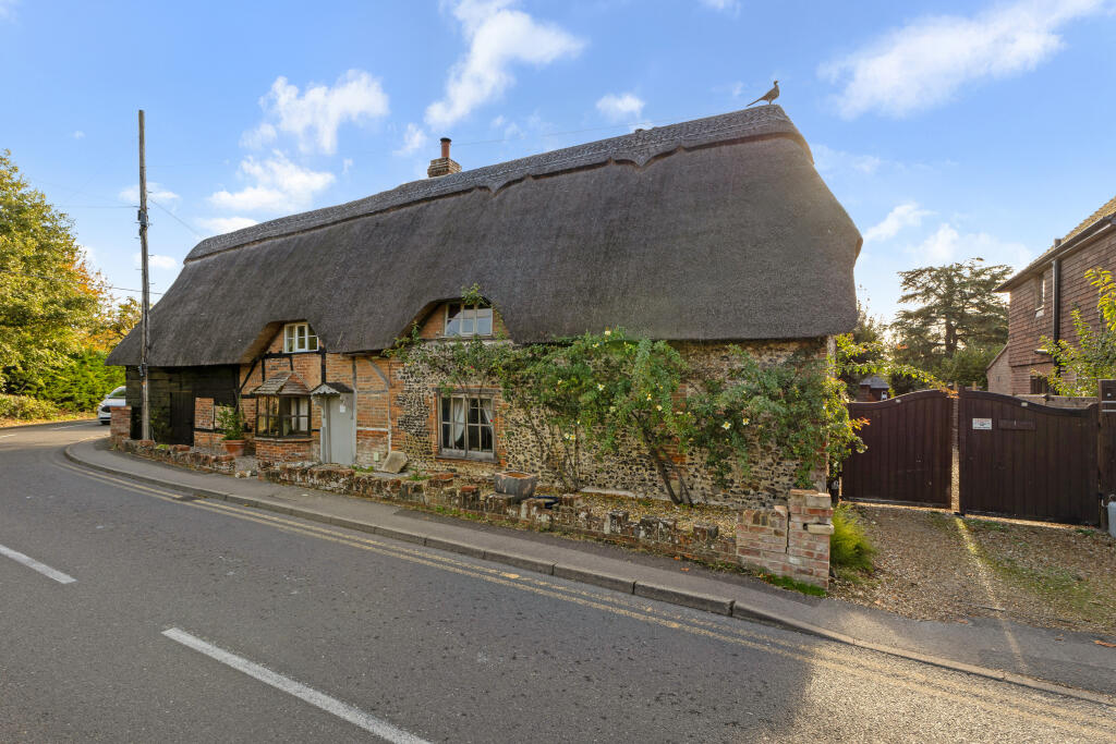 3-bed house on Wantage Road, Great Shefford, Hungerford, RG17 7DA., £595,000