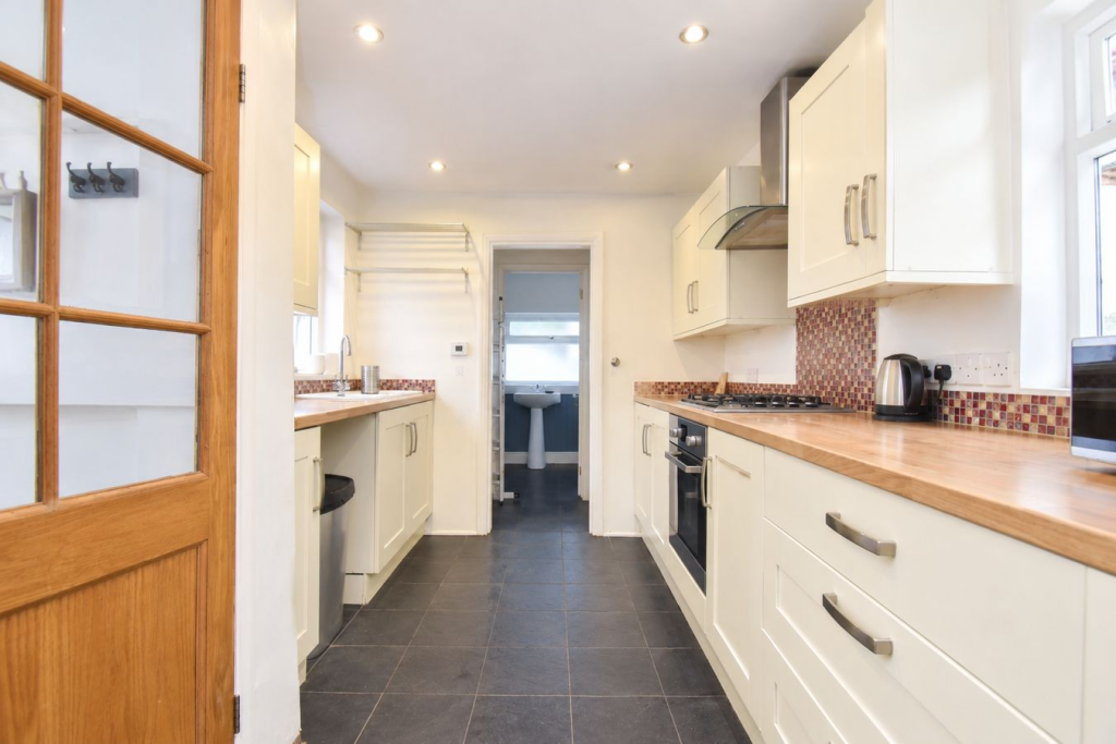 Mills Road, Hersham Village, KT12 photo 4