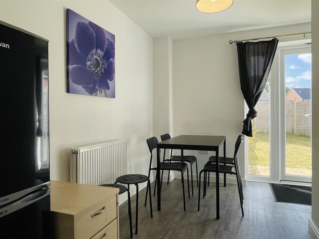 6 bedroom town house for rent