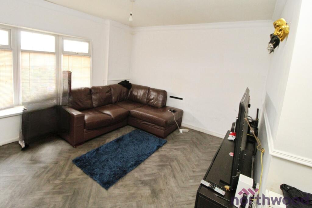 Priory, Bel Air Estate, Seawick, CO16 photo 5