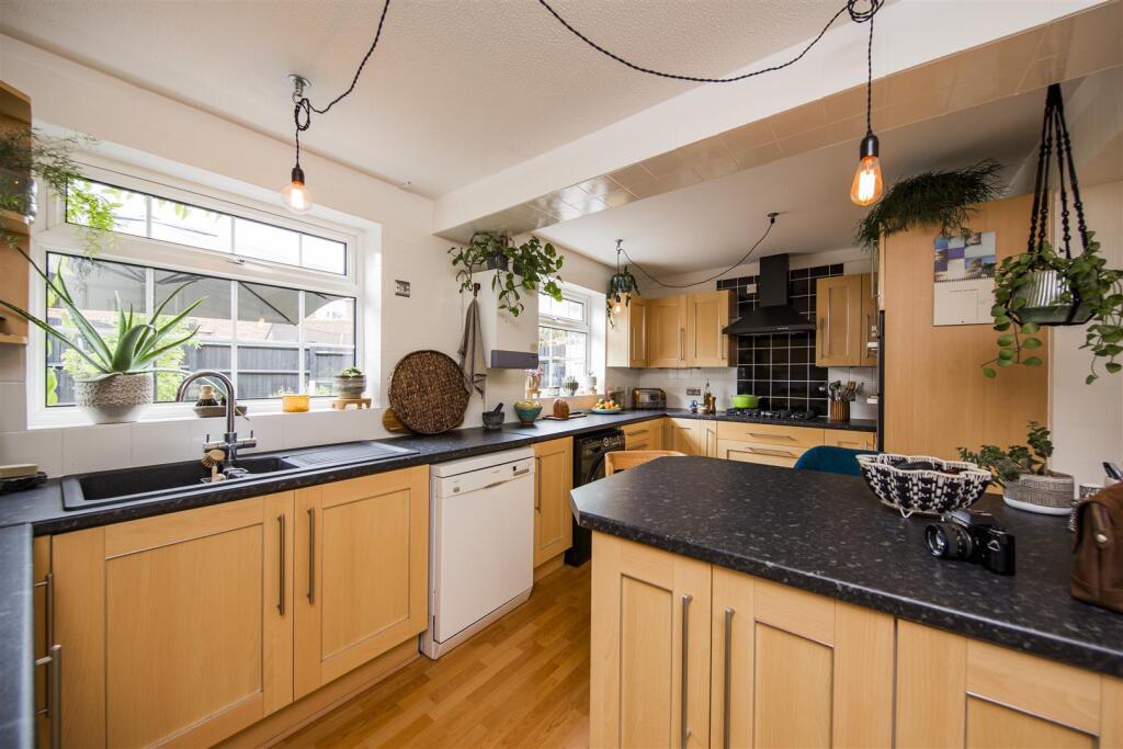 House in Leybourne - More