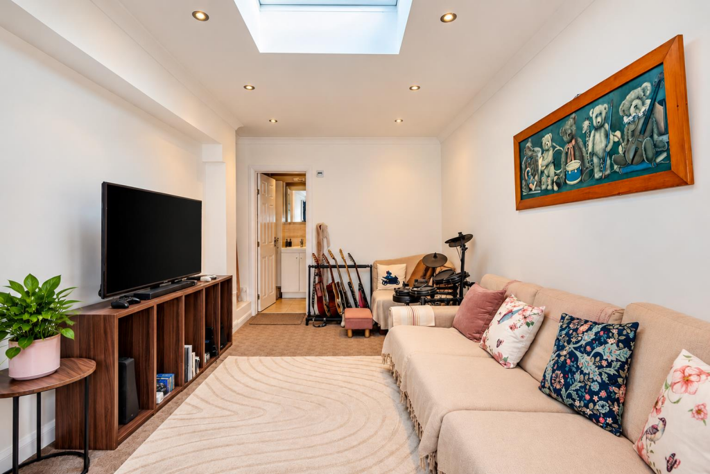 House in Twickenham - View 5