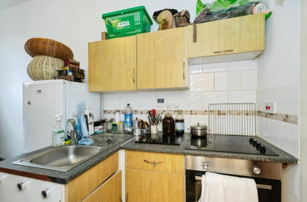 Apartment in Havant, Hampshire - View 4