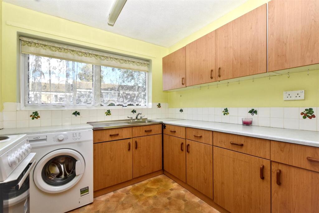 Apartment in Eastbourne, East Sussex - More