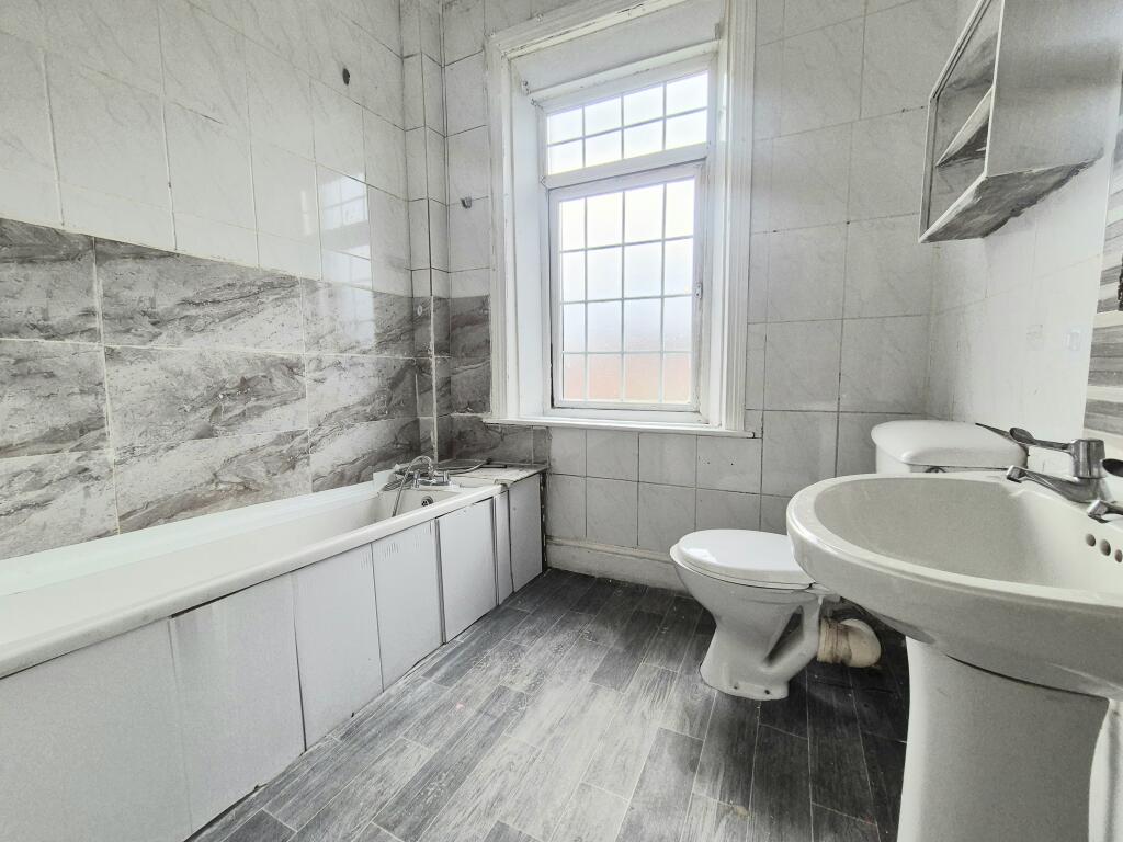 House in Halifax - View 5