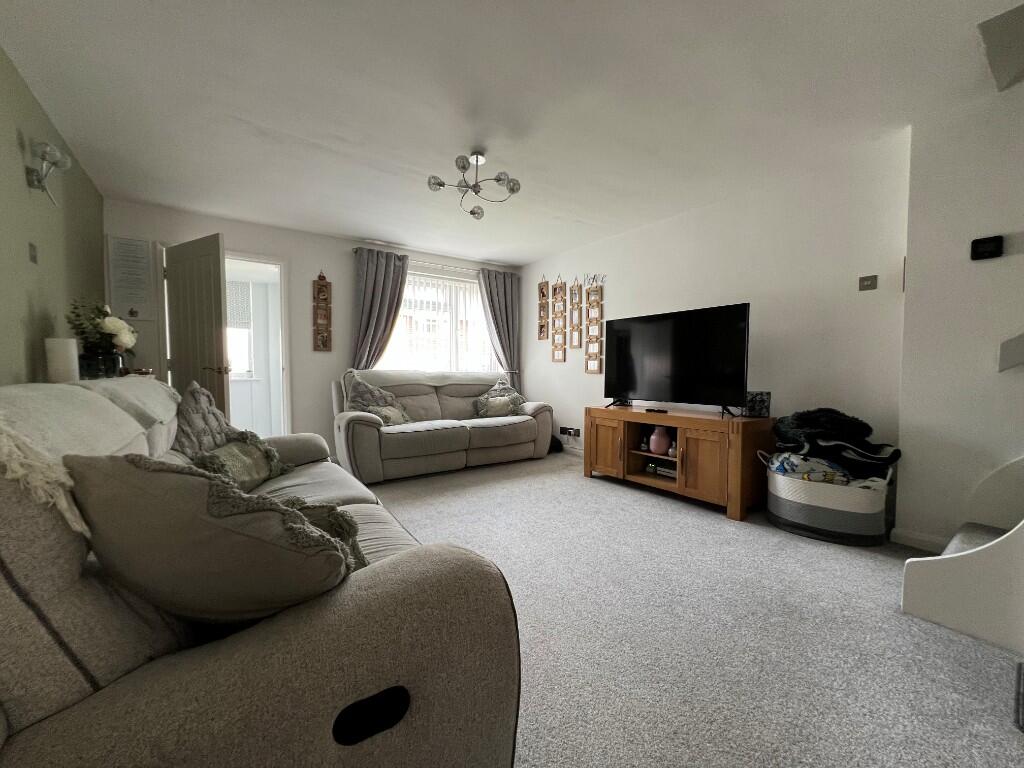 Cavalier Close, SO45 photo 4