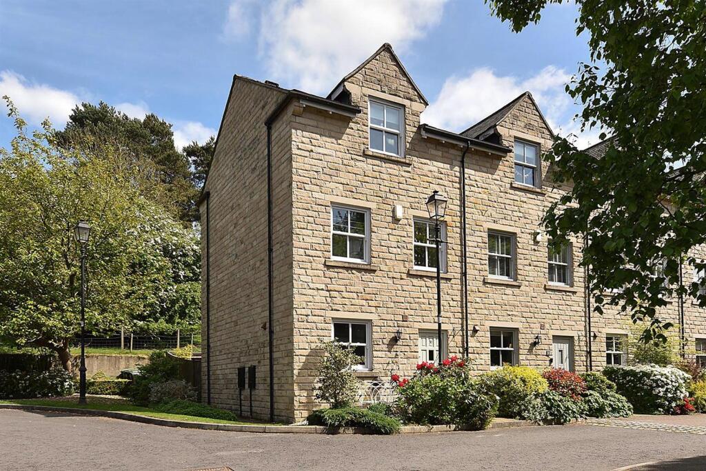 Main image of property: Jacksons Close, Kerridge, SK10 5GF