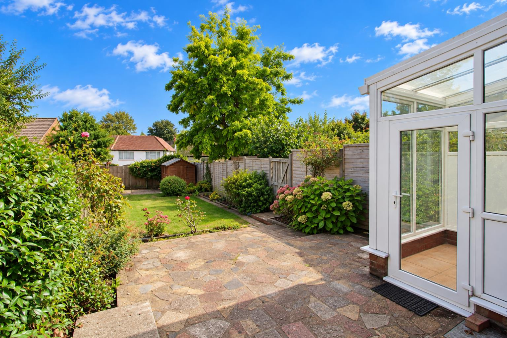 House in Sutton - View 2