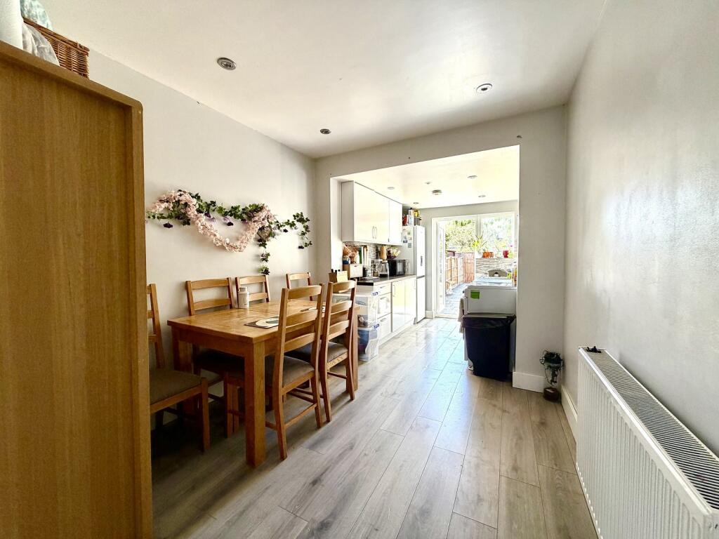 House in London, Royal Borough of Kingston upon Thames - More