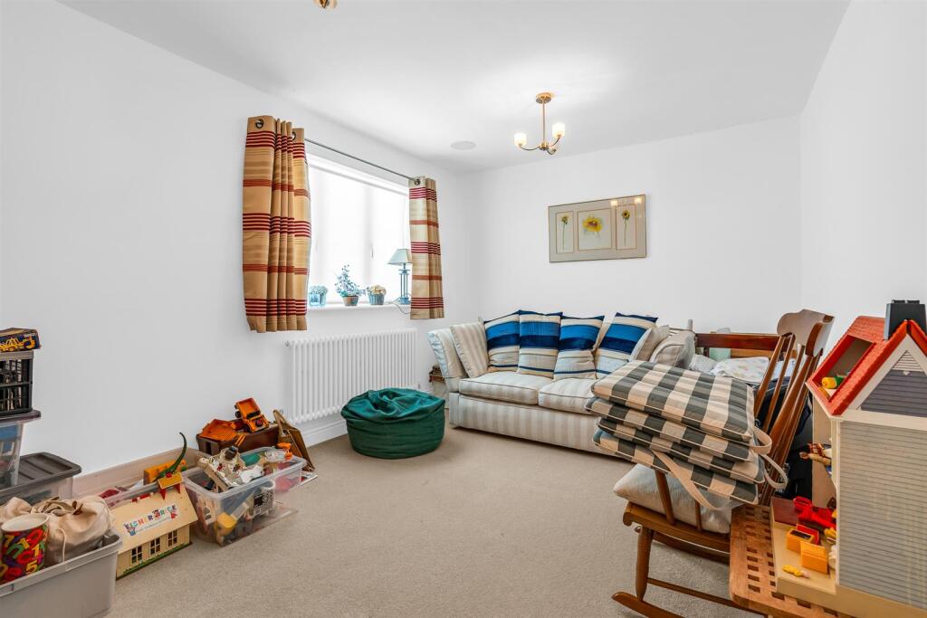 Additional image 11 of Chestnut Walk, Welwyn