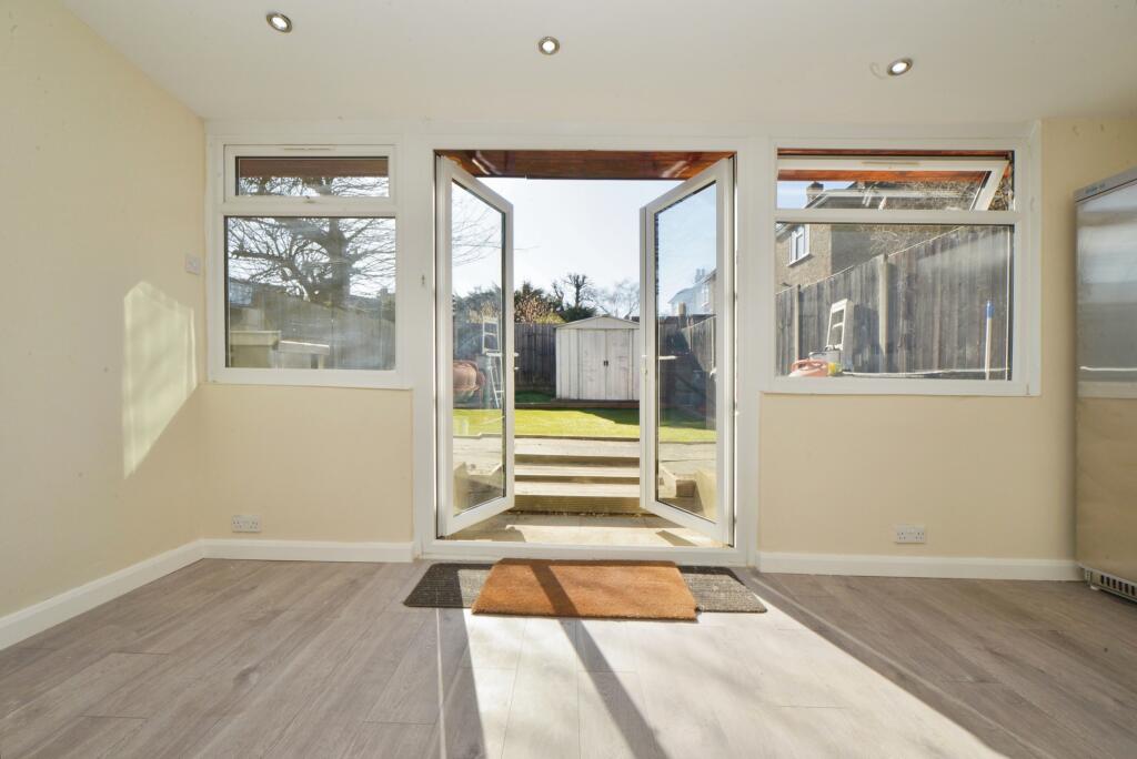 Marvels Lane, London, SE12 photo 4