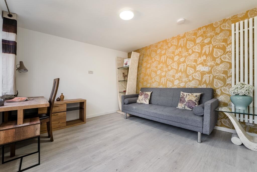 Main image of property: Ramsden Square, Cambridge, Cambridgeshire, CB4