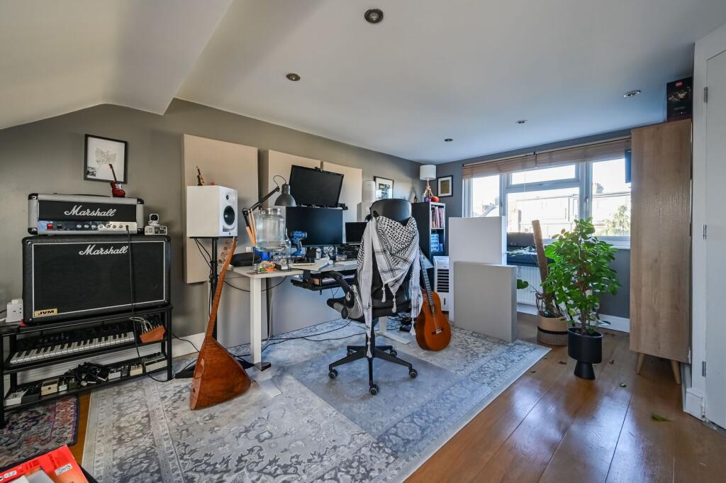 House in London, London Borough of Enfield - View 5