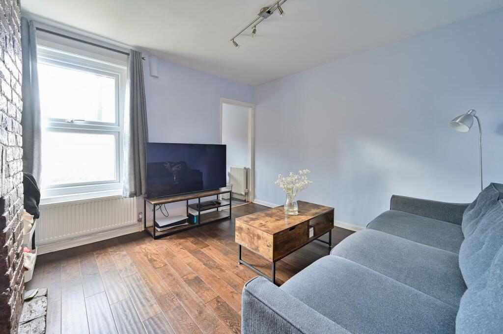 Apartment in Watford, Hertfordshire - View 4
