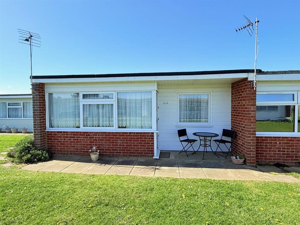 2-bed house on Newport Road, Hemsby, £35,000
