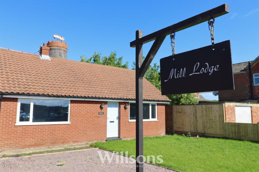 2-bed bungalow on Sutton Road, Huttoft, Alford, £215,000