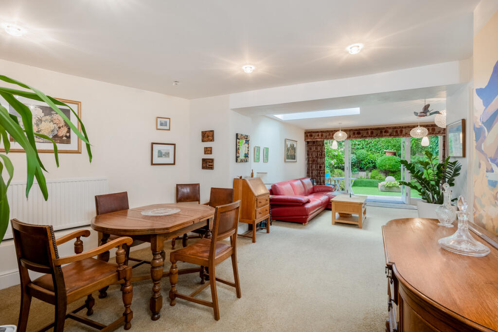 House in Warwick, Cliff Hill - More