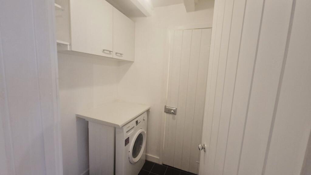House in Gloucester - View 5