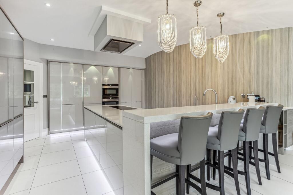 Apartment in Slough - View 4