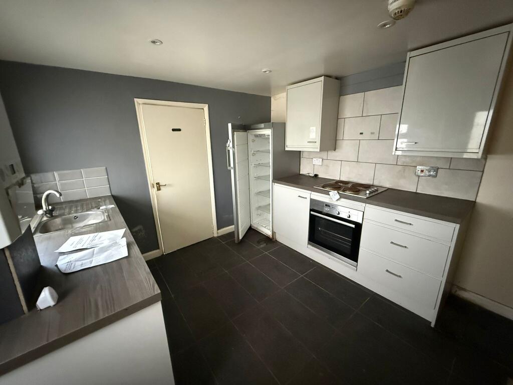 Apartment in Eastbourne, East Sussex - View 3