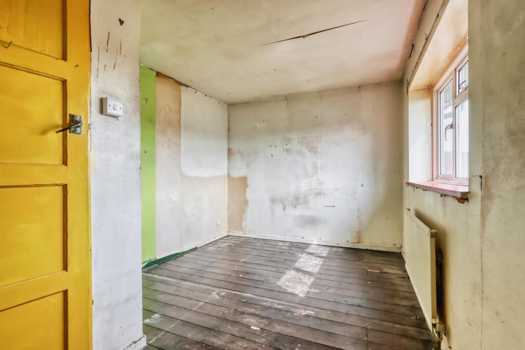 Coronation Crescent, Lane End, High Wycombe, Buckinghamshire, HP14 - View 4