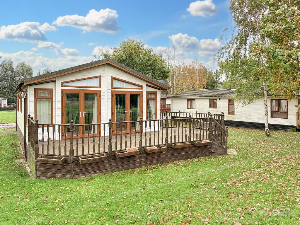 2-bed caravan on 2 Wentworth Drive Tydd St Giles Golf and Country Club, Kirkgate PE13 5NZ, £124,995