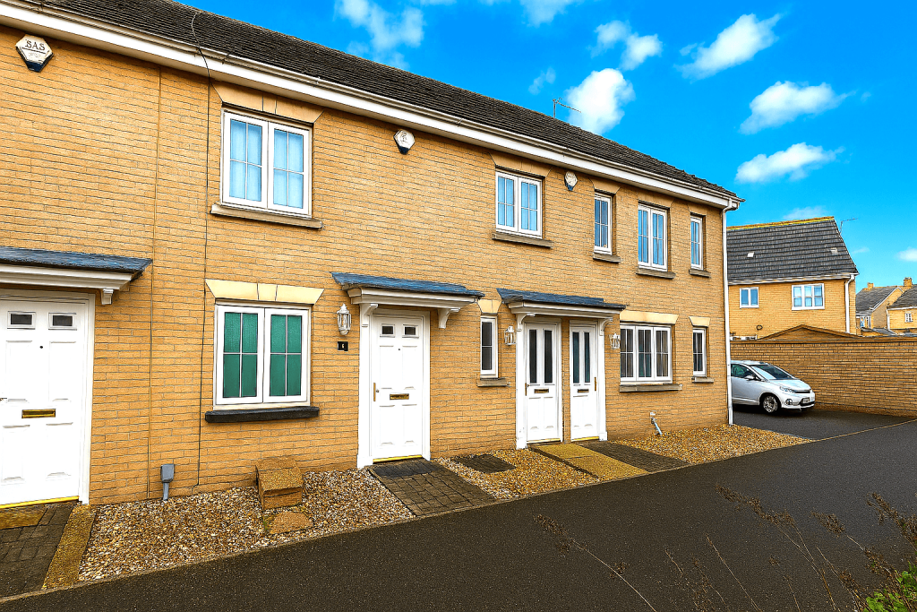 Main image of property: 6 George Close, Lowestoft, NR32 3LT