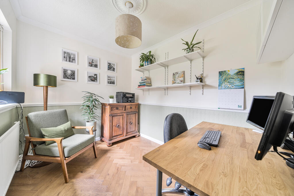 Chambon Close, Minety, SN16 photo 2