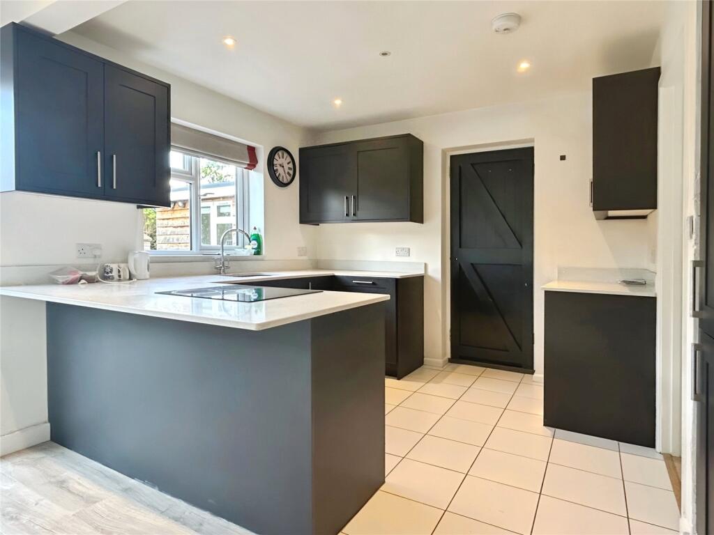 House in Swallowfield - View 5