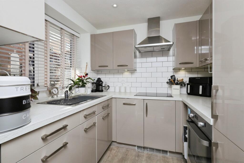Southfields Road, Eastbourne photo 5