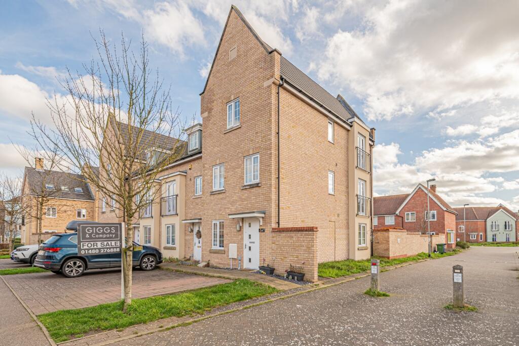 4-bed semi-detached on Buttercup Avenue, Eynesbury, St. Neots, Cambridgeshire, £325,000