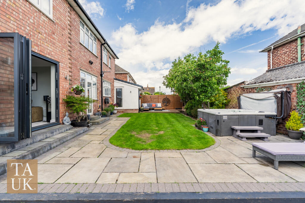 House in Greasby, Liverpool City Region - View 3