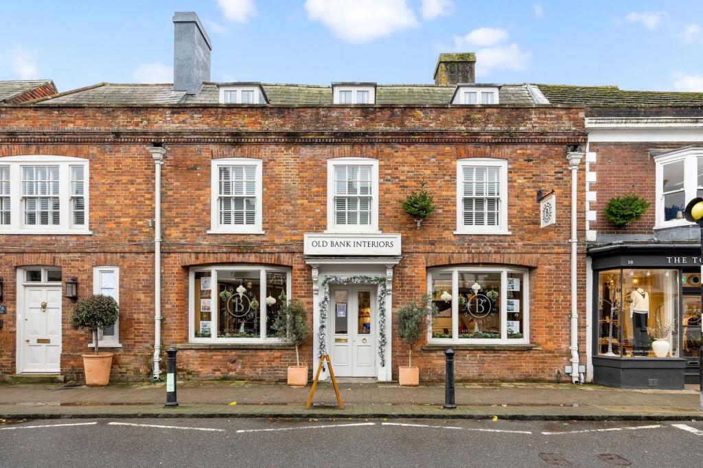 Main image of property: 37 High Street, Steyning, BN44