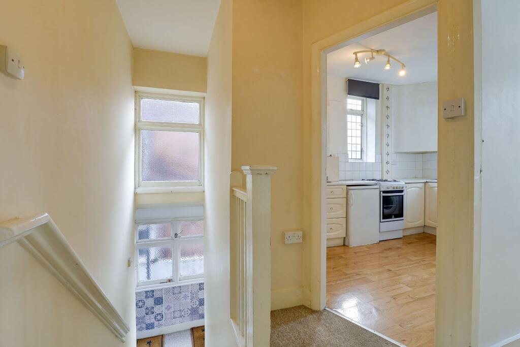 Myddelton Avenue, Enfield photo 5