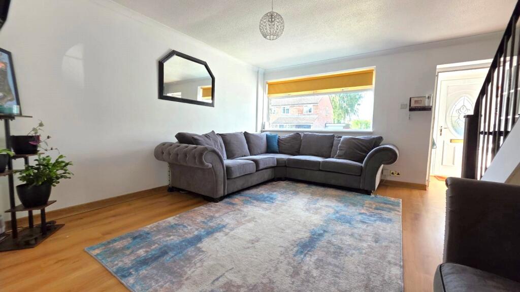 House in Reigate and Banstead, Meath Green, Horley - View 2