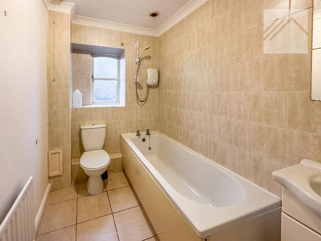 Apartment in Thurrock, Essex - View 4