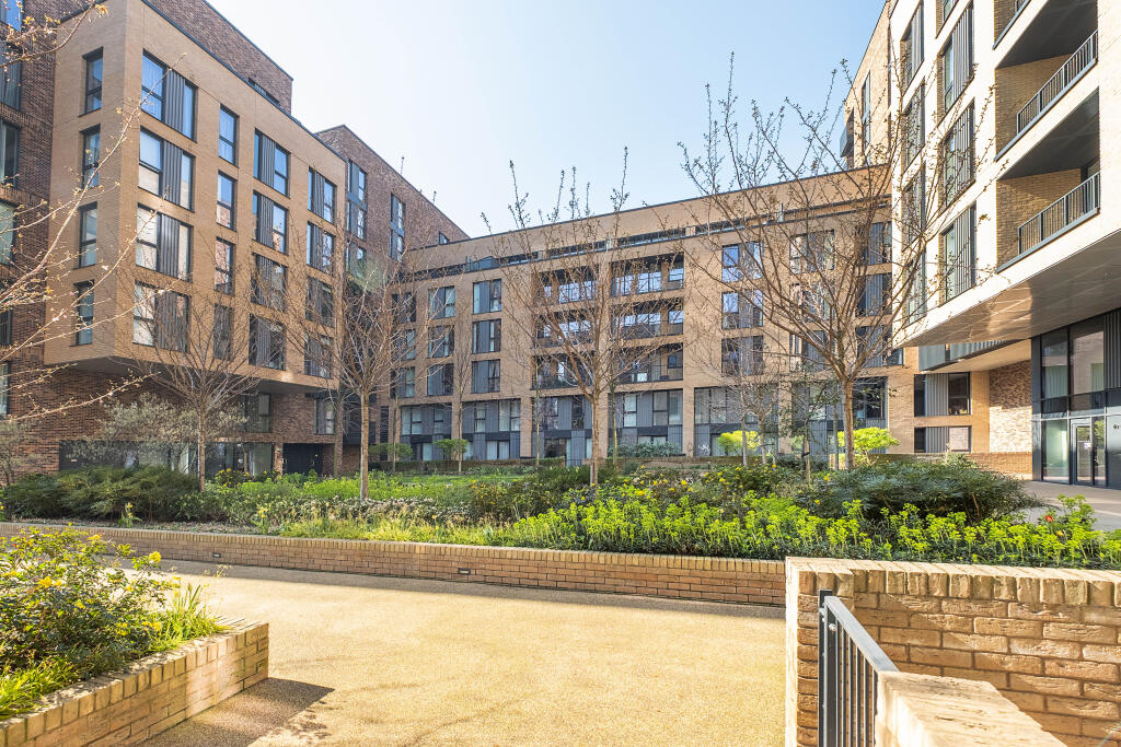 38 Summerstown, London, SW17 photo 2