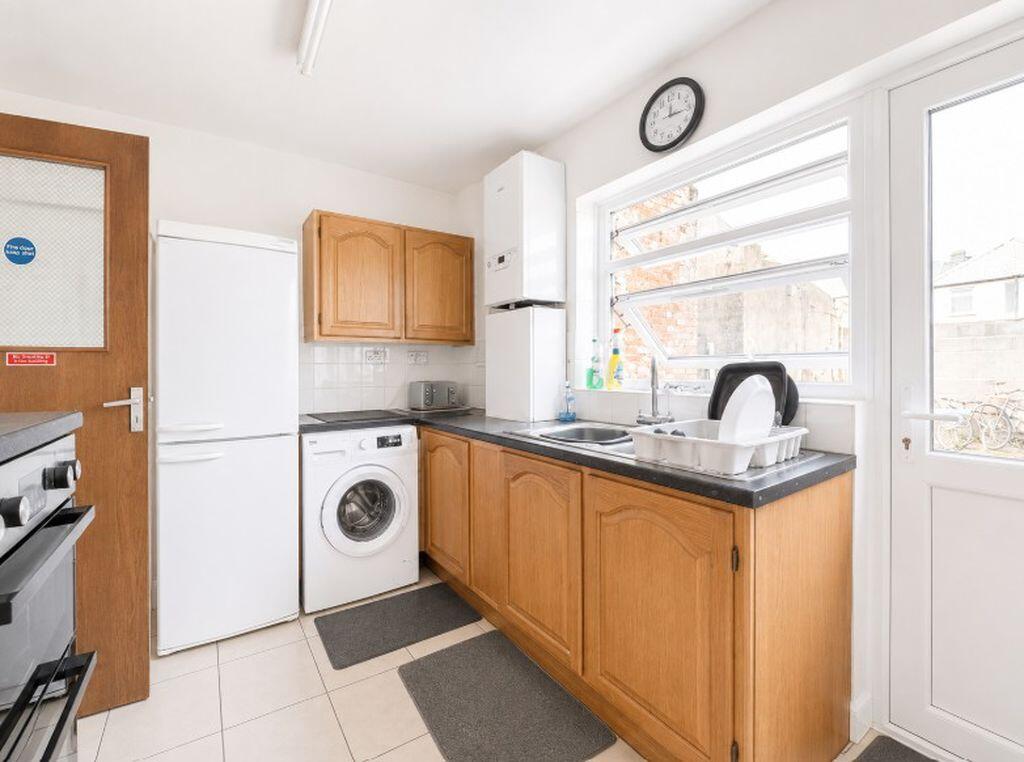 Room, Freemantle Road, Gosport - View 2
